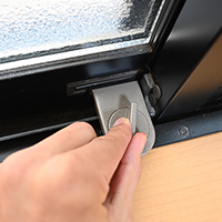 窓やサッシの防犯対策で空き巣をブロック！侵入手口や簡単な方法も解説